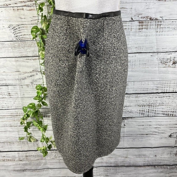 Worth Skirt size 4 Black Gray Wool Tweed Wrap Knee Faux Leather Career Modest - Picture 12 of 13